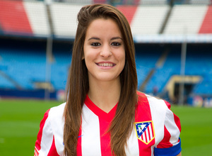 Temporada 2012-2013. Paula López sobre el césped del Vicente Calderón