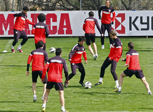 Temporada 12/13. Entrenamiento, rondos en el entrenamiento en la Ciudad Deportiva de Majadahonda