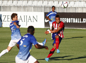 Pierre dispara a puerta en un momento del partido ante el Atlético de Pinto