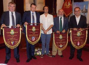 Imagen de la presentación del Trofeo Carranza 2015 con el alcalde y representantes de los cuatro equipos. Oscar Gil Marín lo hizo por el nuestro.