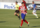 Labra, delantero del Atlético B, en el partido contra el Atlético Pinto