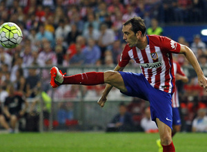 temp. 2015-2016. Atlético de Madrid-FC Barcelona: Godín corta el esférico