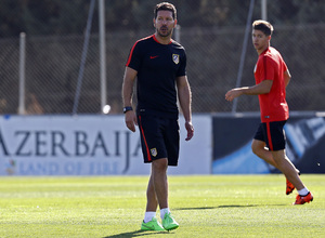 temporada 15/16. Entrenamiento en la ciudad deportiva de Majadahonda. Simeone durante el entrenamiento