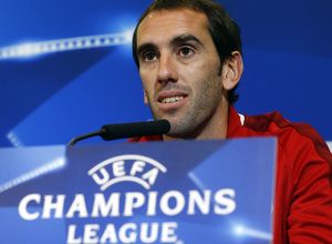 temporada 15/16. Rueda de prensa de Simeone y Godín en el estadio Vicente Calderón. Previa de Champions Benfica