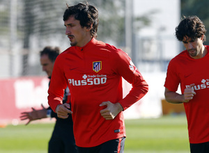 temporada 15/16. Entrenamiento en la ciudad deportiva de Majadahonda. Savic y Tiago realizando ejercicios durante el entrenamiento