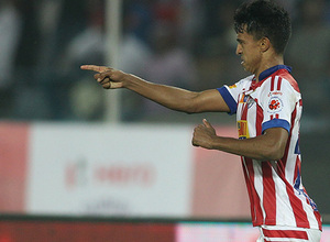 Doutie celebra el primer tanto del partido