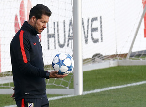 temporada 15/16. Entrenamiento en la ciudad deportiva de Majadahonda. Simeone durante el entrenamiento