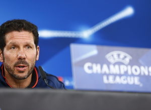 Rueda de prensa oficial en Lisboa: Simeone.