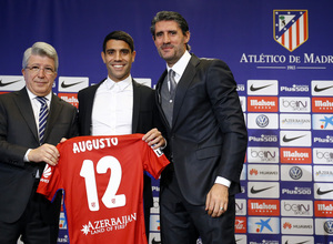 Presentación Augusto Fernández en el Vicente Calderón.