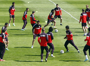 Temporada 12/13. Entrenamiento, rondos en el entrenamiento en la Ciudad Deportiva de Majadahonda