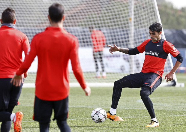 Temporada 2015-2016. Augusto se entrena con el grupo tras superar su lesi&oacute;n