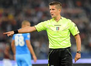 Temporada 2015/2016. Daniele Orsato, árbitro del partido contra el PSV. 
