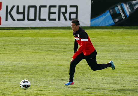 Temporada 12/13. Entrenamiento. Manquillo controlando un balón durante el entrenamiento en la ciudad deportiva de Majadahonda