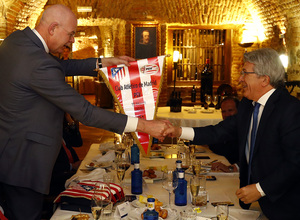Comida entre las directivas del Atlético y el PSV