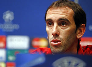 Rueda de prensa en el Camp Nou 1/4 Champions League. Godín