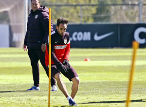 Temporada 12/13. Entrenamiento. Juanfran Torres sortea picas en uno de los ejercicios de la sesión