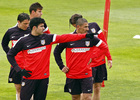 Temporada 12/13. Entrenamiento. Diego Costa hablando con Cata Díaz y Filipe