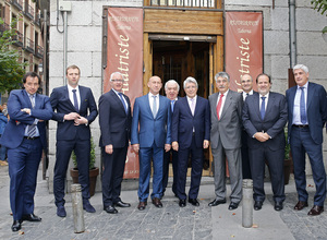 Temporada 16/17. Comida de directivas Atlético Rostov. Capitán Alatriste