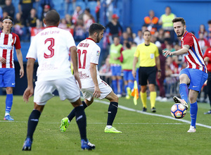 Temporada 16/17. Partido Atlético de Madrid Sevilla. Saúl con el balón