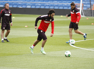 Final Copa del Rey 2012-2013. Arda se ejercita sobre el césped del Bernabéu