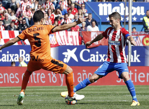 Temporada 16/17. Partido Atlético Eibar. Gabi con el balón durante el partido