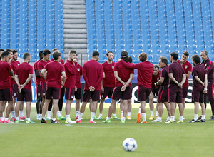 Temporada 16/17. Entrenamiento del Atlético de Madrid en el Vicente Calderón. Jugadores durante el entrenamiento