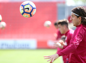 temporada 16/17. Entrenamiento en la ciudad deportiva Wanda.  Filipe realizando ejercicios con balón durante el entrenamiento