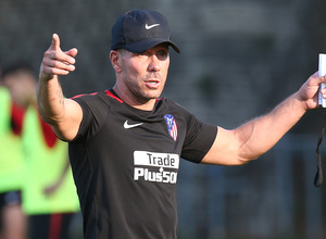 temporada 17/18. Entrenamiento en la ciudad deportiva Wanda.  Simeone durante el entrenamiento