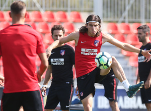 temporada 17/18. Entrenamiento en la ciudad deportiva Wanda. Filipe realizando ejercicios con balón durante el entrenamiento