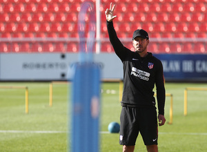 temporada 17/18. Entrenamiento en la ciudad deportiva Wanda.  Simeone durante el entrenamiento