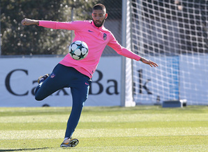 temporada 17/18. Entrenamiento en la ciudad deportiva Wanda previa Champions Roma. Carrasco durante el entrenamiento