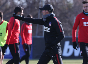 temporada 17/18. Entrenamiento en el Wanda Metropolitano. Simeone durante el entramiento