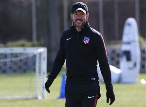 temporada 17/18. Entrenamiento en el Wanda Metropolitano. Simeone sonriendo durante el entramiento