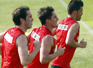 Temporada 13/14. Entrenamiento. Equipo entrenando en los Ángeles de San Rafael,Villa, Cristian Rodríguez y Godín corriedo