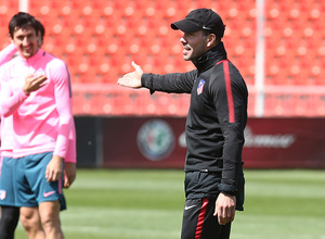temporada 17/18. Entrenamiento en la ciudad deportiva Wanda. Simeone durante el entrenamiento