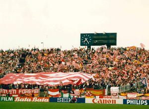Aficionados del Atlético en la final de la Recopa de Lyon en 1986. Gerland.