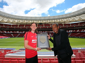 temporada 17/18. Acto entrega placa 300 partidos Filipe Luis. Luiz Pereira