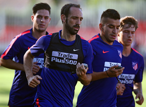 temporada 18/19. Entrenamiento en la ciudad deportiva Wanda. Jugadores corriendo durante el entrenamiento