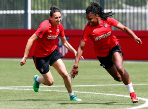 Ludmila da Silva y Aurélie Kaci en un entrenamiento con el femenino