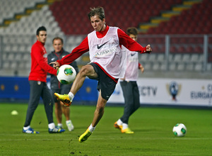 Temporada 13/14. Entrenamiento. Equipo entrenando en el estadio nacional de Lima. Samuel Villa disparando a puerta
