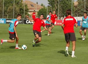 Imagen del entrenamiento del Juvenil División de Honor con los jugadores del primer equipo que no fueron a la Copa EuroAmericana
