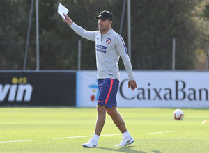 temporada 18/19. Entrenamiento en la ciudad deportiva Wanda. Simeone durante el entrenamiento