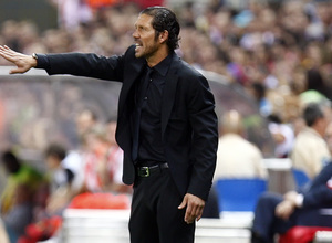 Temporada 13/14. Partido Supercopa. Vicente Calderón. Simeone dando órdenes