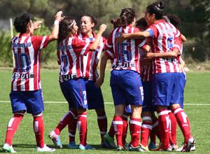 Temporada 2013-2014. Celebración del primer gol de Claudia ante el Sevilla