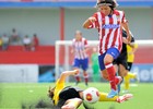 Temporada 2013-2014. Ana Borges salva una dura entrada en el partido ante el Sevilla