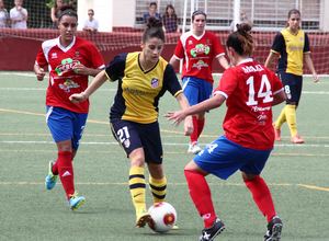 Temporada 2013-2014. Esther durante el partido ante el UD Collerense