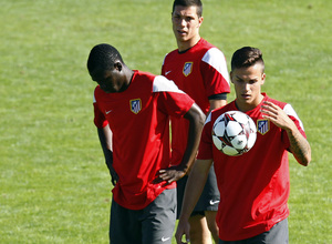 Temporada 13/14. Entrenamiento Juveniles. Jugadores con balón. Juvenil Champions cup