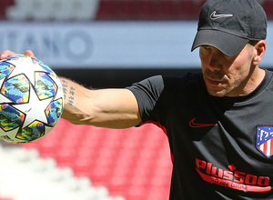 Temporada 19/20. Entrenamiento en el Wanda Metropolitano. Simeone durante el entrenamiento