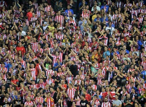 Temporada 2013/2014 Atlético de Madrid - Osasuna. Afición e hinchada rojiblanca en el Vicente Calderón.