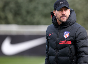 Temporada 19/20. Entrenamiento en la ciudad deportiva Wanda. Simeone realizando ejercicios durante el entrenamiento